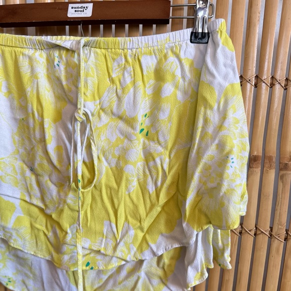 Cupcakes & Cashmere Yellow Tie-dye Mini Skirt Swim Coverup / Sarong Large - Picture 5 of 7